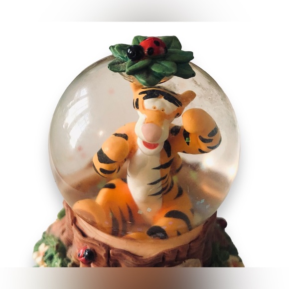 Tigger Winnie The Pooh Mini Snow Globe The Disney Store - Picture 2 of 5